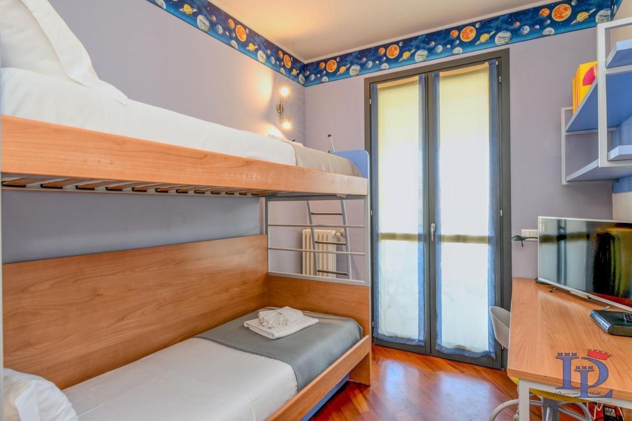 Desenzanoloft Official Partner Marriott Homes & Villas -Butterfly And 5 Pools Family Apartment Desenzano del Garda Exterior foto